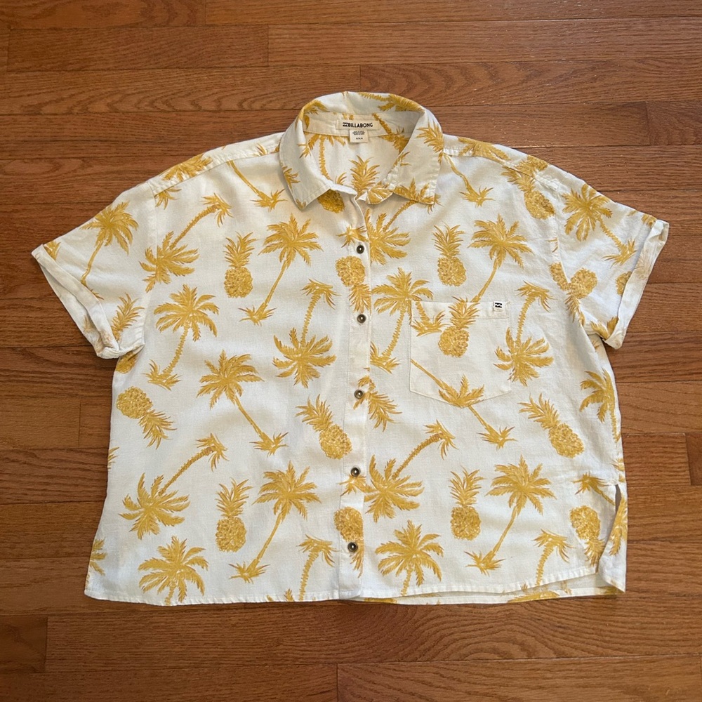 Billabong Boxy Cropped Pineapple And Palm Trees Short Sleeve Button Down